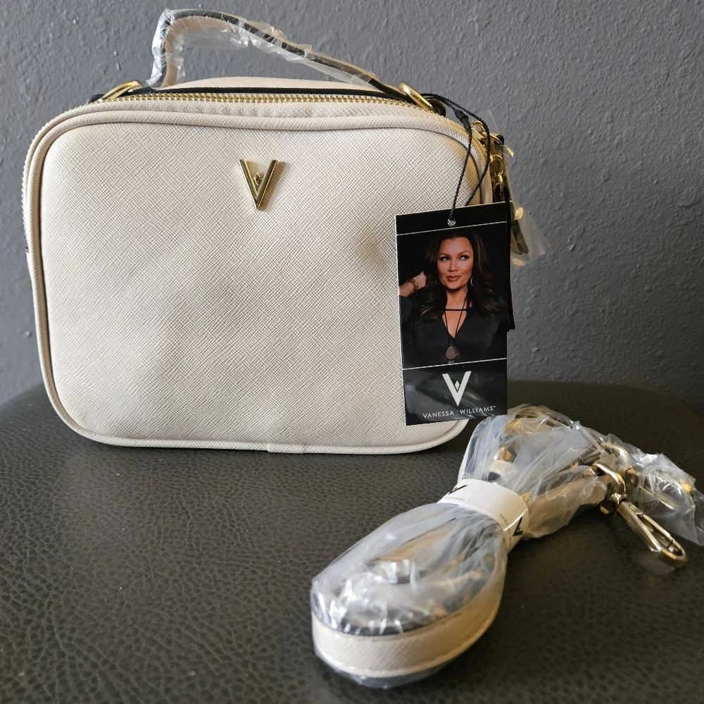 Vanessa Williams Luch Crossbody Camera Bag Saffiano Leather‎ Off White NWT
